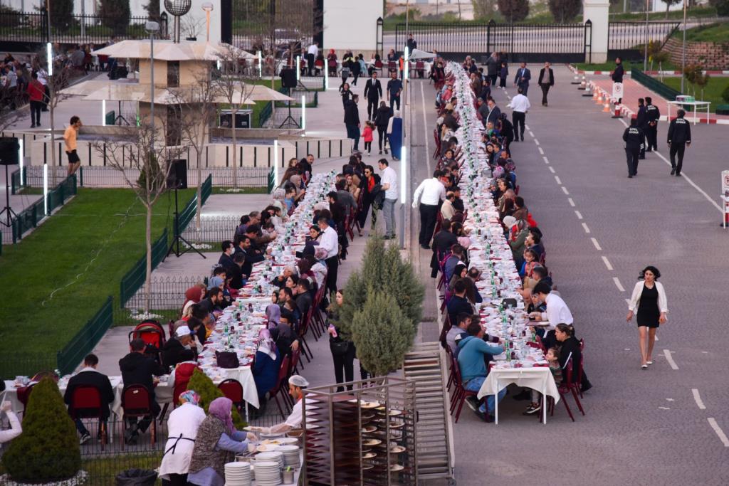 BŞEÜ Ailesi İftarda Buluştu